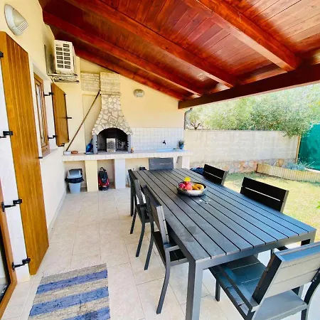 Ferienhaus Spacious Holiday Kamenjak Altana With 4 Bikes Included *
